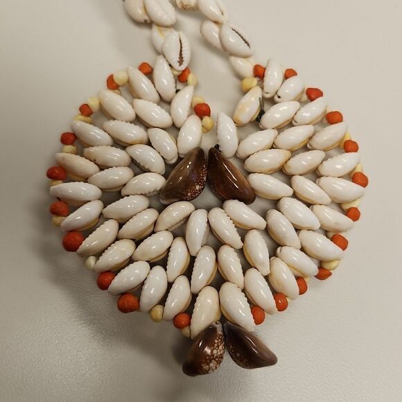Tahiti Disk Warrior Shell Lei Circa 1980 from PRIVATE COLLECTION - Picture 7 of 11